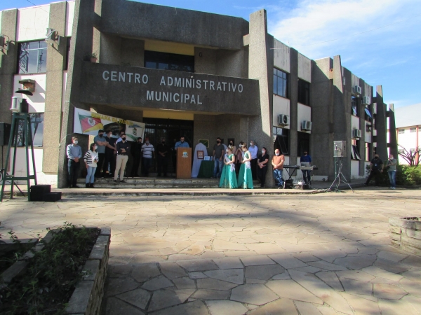 Realizada em frente ao Centro Administrativo Municipal de Pinhal Grande, abertura Oficial da Semana da Pátria e Semana Farroupilha Realizada em frente ao Centro Administrativo Municipal de Pinhal Grande, abertura Oficial da Semana da Pátria e Semana Farroupilha