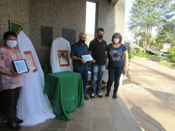Realizada em frente ao Centro Administrativo Municipal de Pinhal Grande, abertura Oficial da Semana da Pátria e Semana Farroupilha Realizada em frente ao Centro Administrativo Municipal de Pinhal Grande, abertura Oficial da Semana da Pátria e Semana Farroupilha