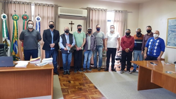 Assessores do Deputado Federal Paulo Pimenta e do Deputado Estadual Valdeci de Oliveira visitam o Município de Pinhal Grande Assessores do Deputado Federal Paulo Pimenta e do Deputado Estadual Valdeci de Oliveira visitam o Município de Pinhal Grande