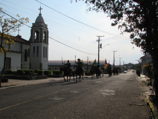 Abertura das Comemorações da Semana Farroupilha em Pinhal Grande é Recheada de Cultura e Tradição Abertura das Comemorações da Semana Farroupilha em Pinhal Grande é Recheada de Cultura e Tradição