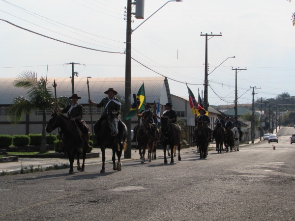 Abertura das Comemorações da Semana Farroupilha em Pinhal Grande é Recheada de Cultura e Tradição Abertura das Comemorações da Semana Farroupilha em Pinhal Grande é Recheada de Cultura e Tradição