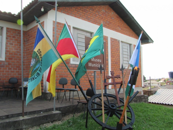 Abertura das Comemorações da Semana Farroupilha em Pinhal Grande é Recheada de Cultura e Tradição Abertura das Comemorações da Semana Farroupilha em Pinhal Grande é Recheada de Cultura e Tradição