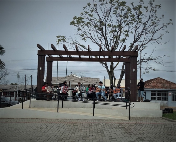 Praça Campos Salles Foi Cenário Para Apresentação dos Alunos do Curso de Música da Casa de Cultura Praça Campos Salles Foi Cenário Para Apresentação dos Alunos do Curso de Música da Casa de Cultura
