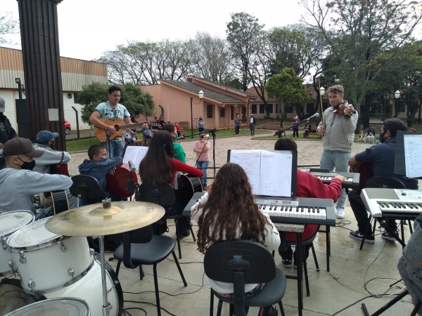 Praça Campos Salles Foi Cenário Para Apresentação dos Alunos do Curso de Música da Casa de Cultura Praça Campos Salles Foi Cenário Para Apresentação dos Alunos do Curso de Música da Casa de Cultura
