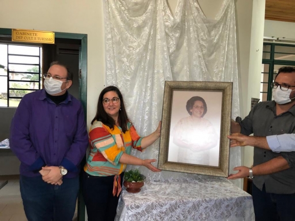 Departamento de Cultura e Turismo Realiza Entrega da Premiação com Exposição de Fotos do Concurso PINHAL GRANDE EM LENTES faz homenagem a Ireny Genro Appel Patrona da Casa de Cultura e Descerramento da Placa com Nomeação Oficial do Museu Departamento de Cultura e Turismo Realiza Entrega da Premiação com Exposição de Fotos do Concurso PINHAL GRANDE EM LENTES faz homenagem a Ireny Genro Appel Patrona da Casa de Cultura e Descerramento da Placa com Nomeação Oficial do Museu
