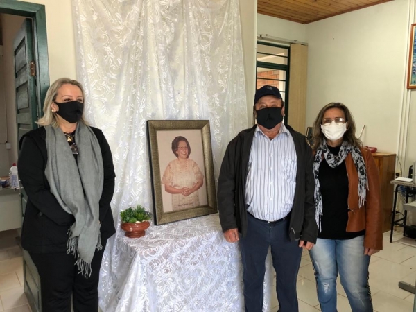Departamento de Cultura e Turismo Realiza Entrega da Premiação com Exposição de Fotos do Concurso PINHAL GRANDE EM LENTES faz homenagem a Ireny Genro Appel Patrona da Casa de Cultura e Descerramento da Placa com Nomeação Oficial do Museu Departamento de Cultura e Turismo Realiza Entrega da Premiação com Exposição de Fotos do Concurso PINHAL GRANDE EM LENTES faz homenagem a Ireny Genro Appel Patrona da Casa de Cultura e Descerramento da Placa com Nomeação Oficial do Museu