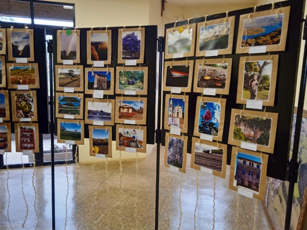 Departamento de Cultura e Turismo Realiza Entrega da Premiação com Exposição de Fotos do Concurso PINHAL GRANDE EM LENTES faz homenagem a Ireny Genro Appel Patrona da Casa de Cultura e Descerramento da Placa com Nomeação Oficial do Museu Departamento de Cultura e Turismo Realiza Entrega da Premiação com Exposição de Fotos do Concurso PINHAL GRANDE EM LENTES faz homenagem a Ireny Genro Appel Patrona da Casa de Cultura e Descerramento da Placa com Nomeação Oficial do Museu