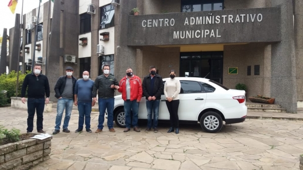 Administração Municipal Adquire Com Recursos Próprios Mais Um Veículo para Auxiliar no Transporte de Pacientes na Secretaria de Saúde Administração Municipal Adquire Com Recursos Próprios Mais Um Veículo para Auxiliar no Transporte de Pacientes na Secretaria de Saúde