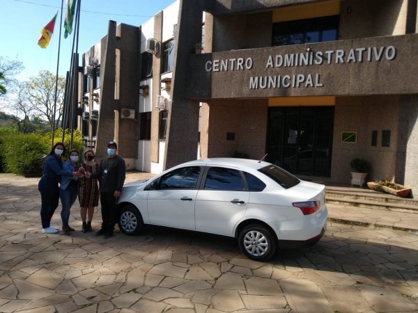 Administração Municipal Adquire Com Recursos Próprios Mais Um Veículo para Auxiliar no Transporte de Pacientes na Secretaria de Saúde Administração Municipal Adquire Com Recursos Próprios Mais Um Veículo para Auxiliar no Transporte de Pacientes na Secretaria de Saúde