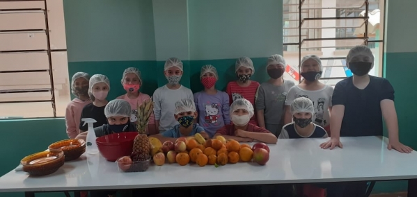 Alunos da Rede Municipal de Ensino Trabalham em Sala de Aula em Projeto que Aborda Educação Alimentar Alunos da Rede Municipal de Ensino Trabalham em Sala de Aula em Projeto que Aborda Educação Alimentar