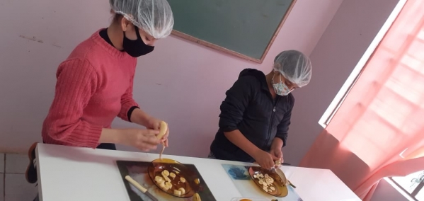 Alunos da Rede Municipal de Ensino Trabalham em Sala de Aula em Projeto que Aborda Educação Alimentar Alunos da Rede Municipal de Ensino Trabalham em Sala de Aula em Projeto que Aborda Educação Alimentar