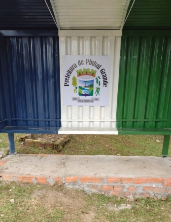 Administração Municipal Instala Novas Paradas de Ônibus Para Alunos Que Usam o Transporte Escolar Administração Municipal Instala Novas Paradas de Ônibus Para Alunos Que Usam o Transporte Escolar