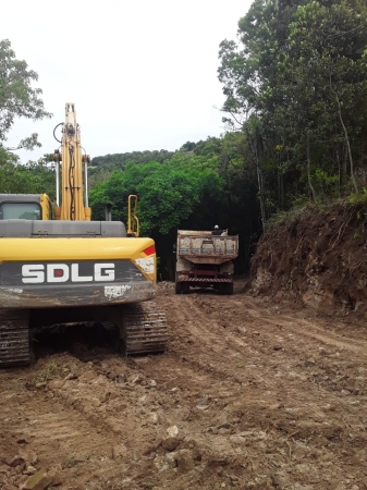 Secretaria de Obras de Pinhal Grande Trabalha no Alargamento e Melhoria das Estradas do Interior Secretaria de Obras de Pinhal Grande Trabalha no Alargamento e Melhoria das Estradas do Interior