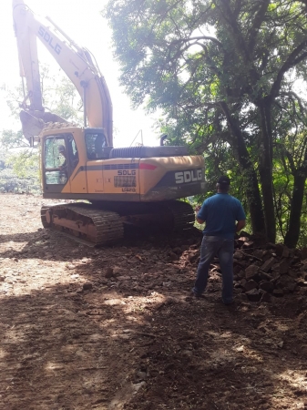 Secretaria de Obras de Pinhal Grande Trabalha no Alargamento e Melhoria das Estradas do Interior Secretaria de Obras de Pinhal Grande Trabalha no Alargamento e Melhoria das Estradas do Interior