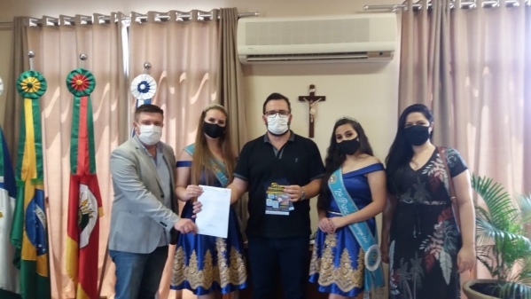 Comitiva de Restinga Seca Visita Prefeito de Pinhal Grande e Convida Municipio a Participar da 5ª EXPORESTINGA Comitiva de Restinga Seca Visita Prefeito de Pinhal Grande e Convida Municipio a Participar da 5ª EXPORESTINGA