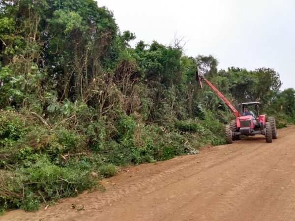 Secretaria Municipal de Obras de Pinhal Grande Mantém os Trabalhos de Melhoria Das Estradas Mesmo com Falta de Umidade no Solo Secretaria Municipal de Obras de Pinhal Grande Mantém os Trabalhos de Melhoria Das Estradas Mesmo com Falta de Umidade no Solo
