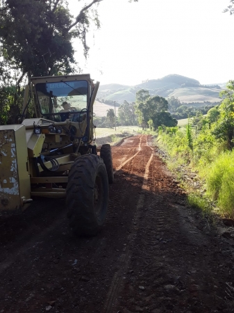 Secretaria Municipal de Obras de Pinhal Grande Mantém os Trabalhos de Melhoria Das Estradas Mesmo com Falta de Umidade no Solo Secretaria Municipal de Obras de Pinhal Grande Mantém os Trabalhos de Melhoria Das Estradas Mesmo com Falta de Umidade no Solo