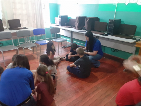 EMEF José Rubin Filho Recebem visita de Funcionários Da Agência Bancária Sicredi de Pinhal Grande EMEF José Rubin Filho Recebem visita de Funcionários Da Agência Bancária Sicredi de Pinhal Grande