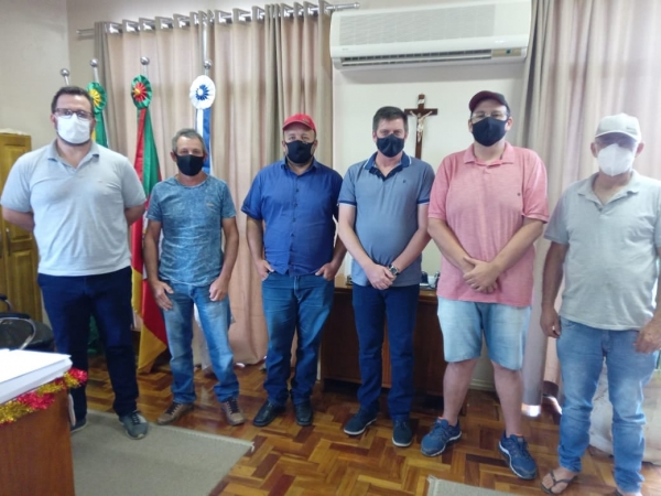 Representantes do Assentamento do Sobrado se Reunem com Prefeito e Vereadores para Tratar Sobre a Titulação dos Lotes do Assentamento Representantes do Assentamento do Sobrado se Reunem com Prefeito e Vereadores para Tratar Sobre a Titulação dos Lotes do Assentamento