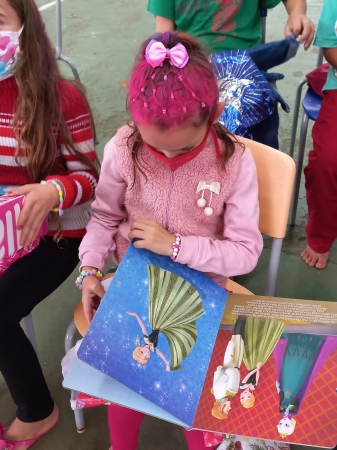 Professores da Escola Municipal São Thomas de Aquino Realizam Festa de Natal com Entrega de Presentes Para os Alunos Professores da Escola Municipal São Thomas de Aquino Realizam Festa de Natal com Entrega de Presentes Para os Alunos
