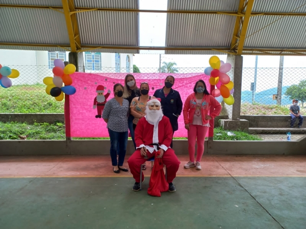 Professores da Escola Municipal São Thomas de Aquino Realizam Festa de Natal com Entrega de Presentes Para os Alunos Professores da Escola Municipal São Thomas de Aquino Realizam Festa de Natal com Entrega de Presentes Para os Alunos