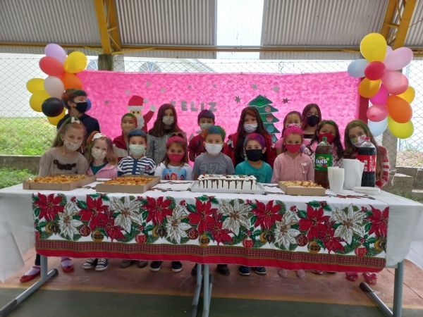 Professores da Escola Municipal São Thomas de Aquino Realizam Festa de Natal com Entrega de Presentes Para os Alunos Professores da Escola Municipal São Thomas de Aquino Realizam Festa de Natal com Entrega de Presentes Para os Alunos