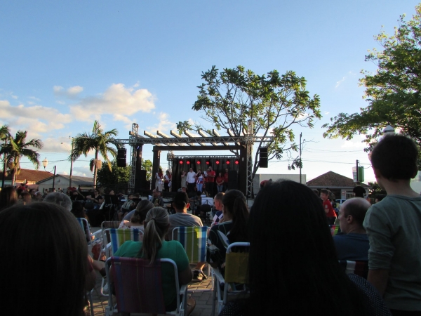 População de Pinhal Grande lotou a Praça Campos Salles Para Acompanhar as Atrações na Celebração de Natal do Município População de Pinhal Grande lotou a Praça Campos Salles Para Acompanhar as Atrações na Celebração de Natal do Município