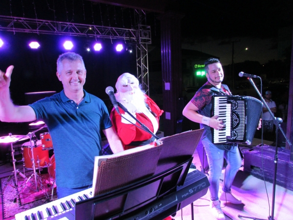 População de Pinhal Grande lotou a Praça Campos Salles Para Acompanhar as Atrações na Celebração de Natal do Município População de Pinhal Grande lotou a Praça Campos Salles Para Acompanhar as Atrações na Celebração de Natal do Município