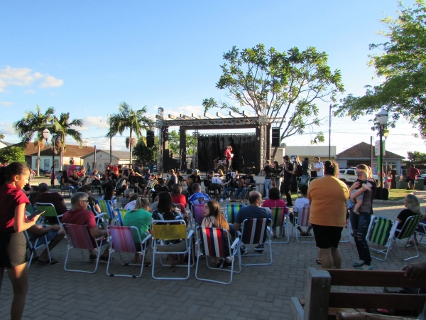 População de Pinhal Grande lotou a Praça Campos Salles Para Acompanhar as Atrações na Celebração de Natal do Município População de Pinhal Grande lotou a Praça Campos Salles Para Acompanhar as Atrações na Celebração de Natal do Município