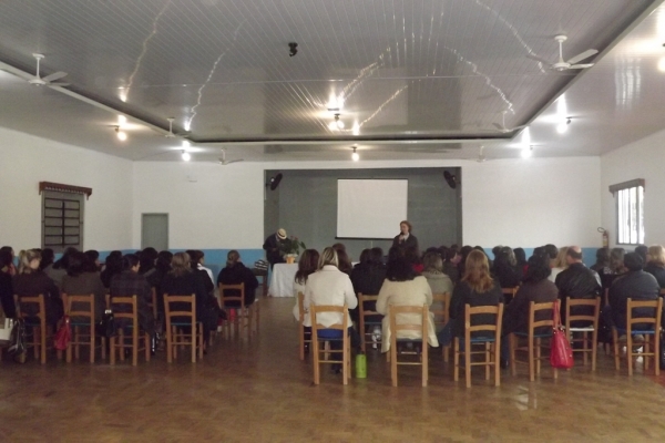 FORMAÇÃO CONTINUADA DE PROFESSORES EM PINHAL GRANDE FORMAÇÃO CONTINUADA DE PROFESSORES EM PINHAL GRANDE