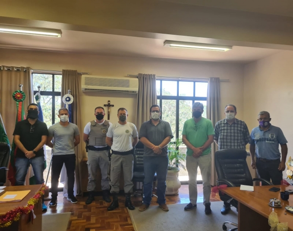 Reunião no Gabinete com Prefeito de Pinhal Grande Trata Sobre Abigeato e Perturbação do Sossêgo Público Reunião no Gabinete com Prefeito de Pinhal Grande Trata Sobre Abigeato e Perturbação do Sossêgo Público