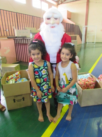 Secretaria de Assistência Social de Pinhal Grande Realiza Entrega de Presentes de Natal no Ginásio Municipal Secretaria de Assistência Social de Pinhal Grande Realiza Entrega de Presentes de Natal no Ginásio Municipal