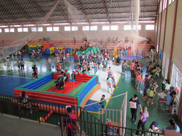 Secretaria de Assistência Social de Pinhal Grande Realiza Entrega de Presentes de Natal no Ginásio Municipal Secretaria de Assistência Social de Pinhal Grande Realiza Entrega de Presentes de Natal no Ginásio Municipal