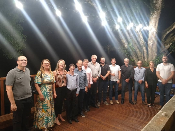 Prefeitos Conselheiros do CONDESUS e Colaboradores Participaram de Reunião no Encerramento do ano de 2021. Prefeitos Conselheiros do CONDESUS e Colaboradores Participaram de Reunião no Encerramento do ano de 2021.