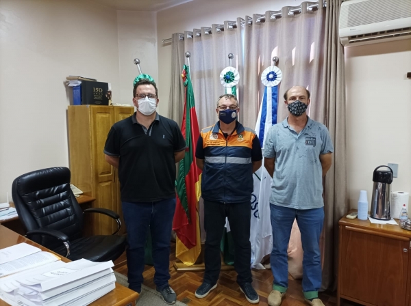 Tenente Coronel Responsável Pela Defesa Civil Da Região Visita Pinhal Grande Para Vistoria Referente ao Decreto de Situação de Emergência Tenente Coronel Responsável Pela Defesa Civil Da Região Visita Pinhal Grande Para Vistoria Referente ao Decreto de Situação de Emergência