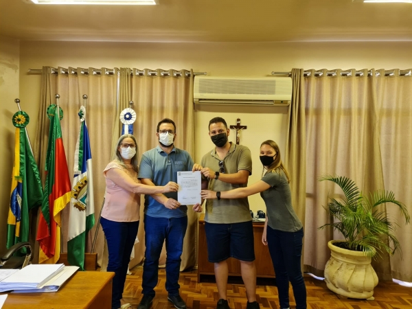 Assinada Ordem de Serviço Para Início da Obra de Pavimentação da Estrada da Comunidade Da Encruzilhada Assinada Ordem de Serviço Para Início da Obra de Pavimentação da Estrada da Comunidade Da Encruzilhada