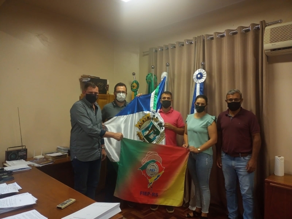 Representantes do Deputado Nereu Crispim e da Federação Internacional de Educação Física Visitam o Gabinete do Prefeito de Pinhal Grande Representantes do Deputado Nereu Crispim e da Federação Internacional de Educação Física Visitam o Gabinete do Prefeito de Pinhal Grande