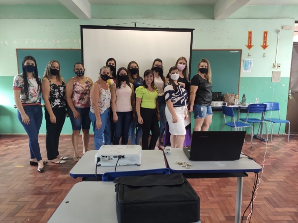 Professores da Rede Municipal de Ensino de Pinhal Grande Recebem Curso de Formação Continuada Professores da Rede Municipal de Ensino de Pinhal Grande Recebem Curso de Formação Continuada