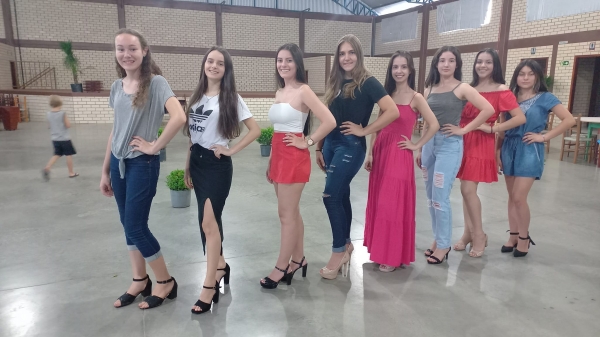 Na Semana Que Antecede o Concurso as Candidatas Concederam Entrevista e Iniciaram os Ensaios Para o Grande Dia Na Semana Que Antecede o Concurso as Candidatas Concederam Entrevista e Iniciaram os Ensaios Para o Grande Dia
