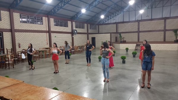 Na Semana Que Antecede o Concurso as Candidatas Concederam Entrevista e Iniciaram os Ensaios Para o Grande Dia Na Semana Que Antecede o Concurso as Candidatas Concederam Entrevista e Iniciaram os Ensaios Para o Grande Dia