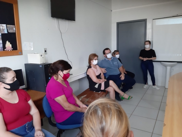 Capacitação em Cuidados com Idosos: A Secretaria Municipal de Saúde de Pinhal Grande Promoveu Um Curso de Capacitação Para Agentes Comunitários de Saúde e Cuidadosres de Idosos do Município Capacitação em Cuidados com Idosos: A Secretaria Municipal de Saúde de Pinhal Grande Promoveu Um Curso de Capacitação Para Agentes Comunitários de Saúde e Cuidadosres de Idosos do Município