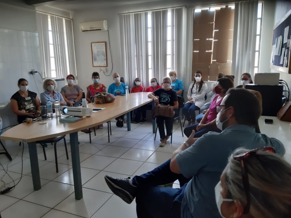 Capacitação em Cuidados com Idosos: A Secretaria Municipal de Saúde de Pinhal Grande Promoveu Um Curso de Capacitação Para Agentes Comunitários de Saúde e Cuidadosres de Idosos do Município Capacitação em Cuidados com Idosos: A Secretaria Municipal de Saúde de Pinhal Grande Promoveu Um Curso de Capacitação Para Agentes Comunitários de Saúde e Cuidadosres de Idosos do Município