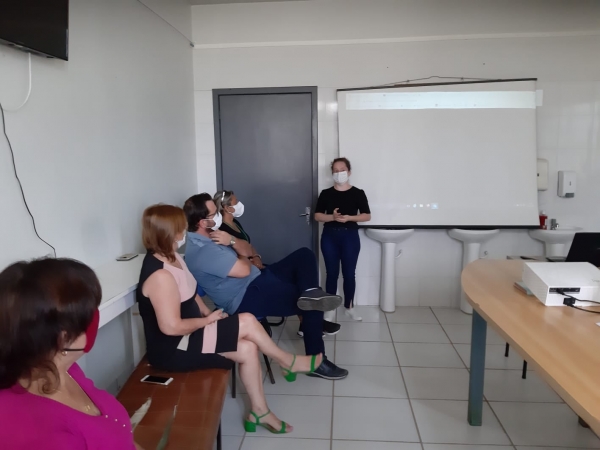 Capacitação em Cuidados com Idosos: A Secretaria Municipal de Saúde de Pinhal Grande Promoveu Um Curso de Capacitação Para Agentes Comunitários de Saúde e Cuidadosres de Idosos do Município Capacitação em Cuidados com Idosos: A Secretaria Municipal de Saúde de Pinhal Grande Promoveu Um Curso de Capacitação Para Agentes Comunitários de Saúde e Cuidadosres de Idosos do Município