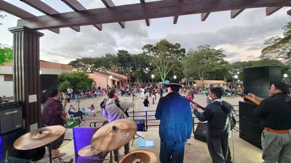 Mateada na Praça: Feira de Artesanado, Show com Irmãos Moro e Mateada Encerram as Atividades de Comemoração dos 30 Anos de Pinhal Grande Mateada na Praça: Feira de Artesanado, Show com Irmãos Moro e Mateada Encerram as Atividades de Comemoração dos 30 Anos de Pinhal Grande
