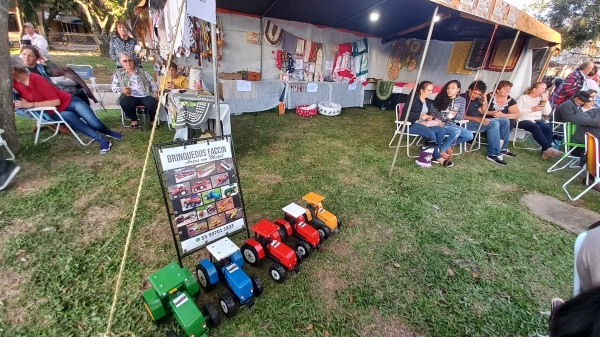 Mateada na Praça: Feira de Artesanado, Show com Irmãos Moro e Mateada Encerram as Atividades de Comemoração dos 30 Anos de Pinhal Grande Mateada na Praça: Feira de Artesanado, Show com Irmãos Moro e Mateada Encerram as Atividades de Comemoração dos 30 Anos de Pinhal Grande