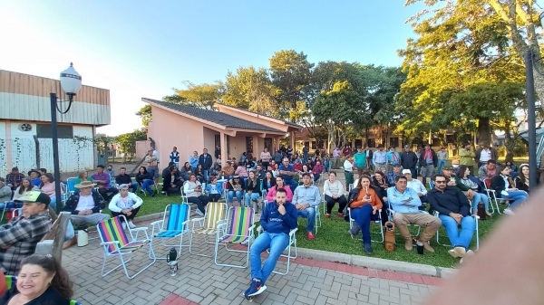 Mateada na Praça: Feira de Artesanado, Show com Irmãos Moro e Mateada Encerram as Atividades de Comemoração dos 30 Anos de Pinhal Grande Mateada na Praça: Feira de Artesanado, Show com Irmãos Moro e Mateada Encerram as Atividades de Comemoração dos 30 Anos de Pinhal Grande