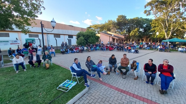 Mateada na Praça: Feira de Artesanado, Show com Irmãos Moro e Mateada Encerram as Atividades de Comemoração dos 30 Anos de Pinhal Grande Mateada na Praça: Feira de Artesanado, Show com Irmãos Moro e Mateada Encerram as Atividades de Comemoração dos 30 Anos de Pinhal Grande