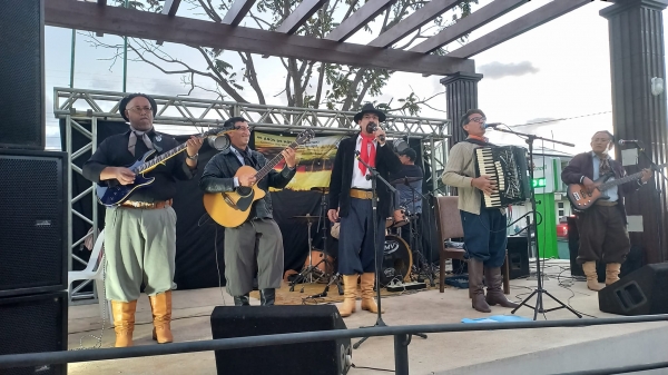 Mateada na Praça: Feira de Artesanado, Show com Irmãos Moro e Mateada Encerram as Atividades de Comemoração dos 30 Anos de Pinhal Grande Mateada na Praça: Feira de Artesanado, Show com Irmãos Moro e Mateada Encerram as Atividades de Comemoração dos 30 Anos de Pinhal Grande