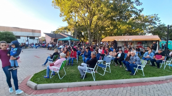 Mateada na Praça: Feira de Artesanado, Show com Irmãos Moro e Mateada Encerram as Atividades de Comemoração dos 30 Anos de Pinhal Grande Mateada na Praça: Feira de Artesanado, Show com Irmãos Moro e Mateada Encerram as Atividades de Comemoração dos 30 Anos de Pinhal Grande