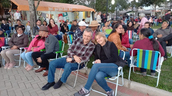 Mateada na Praça: Feira de Artesanado, Show com Irmãos Moro e Mateada Encerram as Atividades de Comemoração dos 30 Anos de Pinhal Grande Mateada na Praça: Feira de Artesanado, Show com Irmãos Moro e Mateada Encerram as Atividades de Comemoração dos 30 Anos de Pinhal Grande